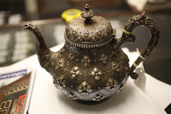 A Victorian silver teapot by Robert Hennell II, gross 24 oz.